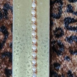 Pearl and diamond bracelet